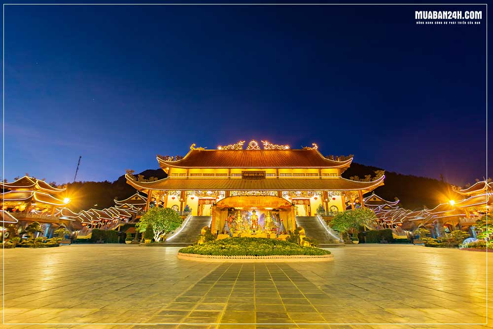 Chính điện chùa Ba Vàng